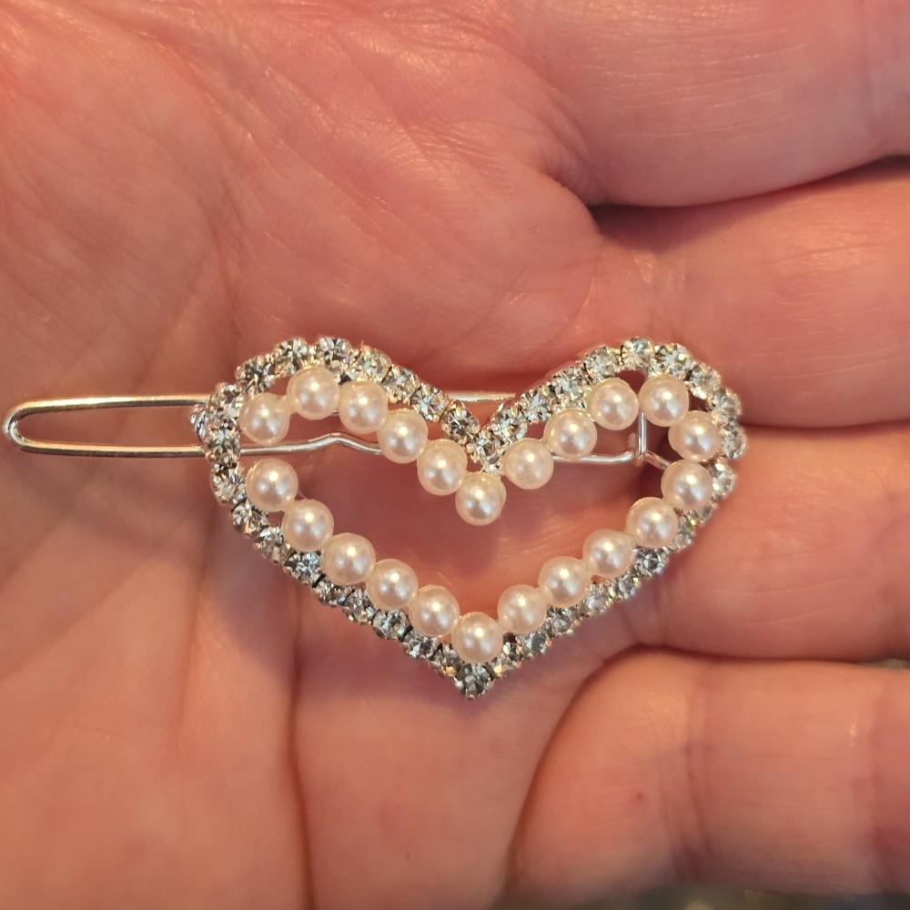 ✨3 FOR $28✨🆕💜RHINESTONE & PEARL HEART HAIR CLIP💜